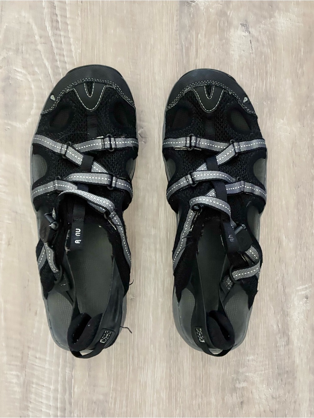 Ahnu Tilden IV Shoes Women’s 10 Closed Toe Sandals Fisherman Black Gray Water